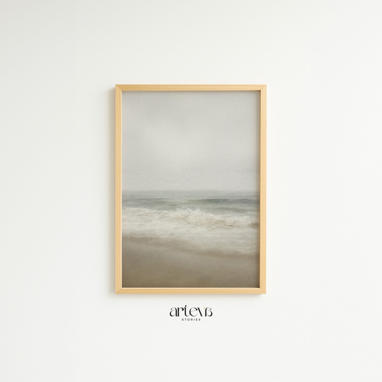 Vintage seascape wall art bergambar ombak lembut dan langit berkabut bernuansa beige grey untuk dekorasi rumah minimalis.