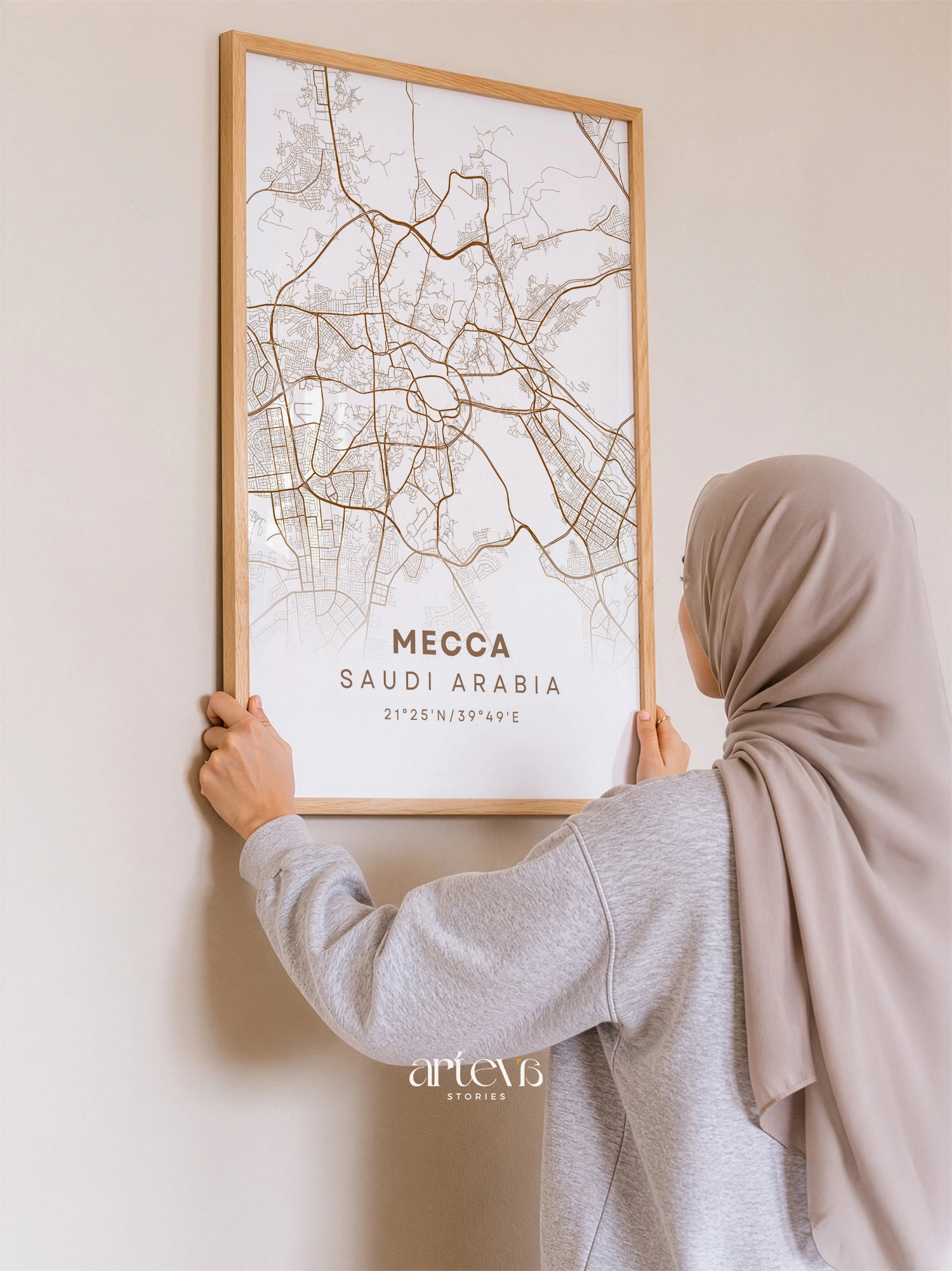 Mecca City Map Poster Saudi Arabia – Mocha Earth Minimalist Wall Art - Gambar 3